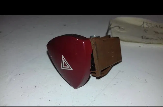 Bouton de warning Peugeot 807 (EB_) 2.2 hdi (2002) occasion — photo 2