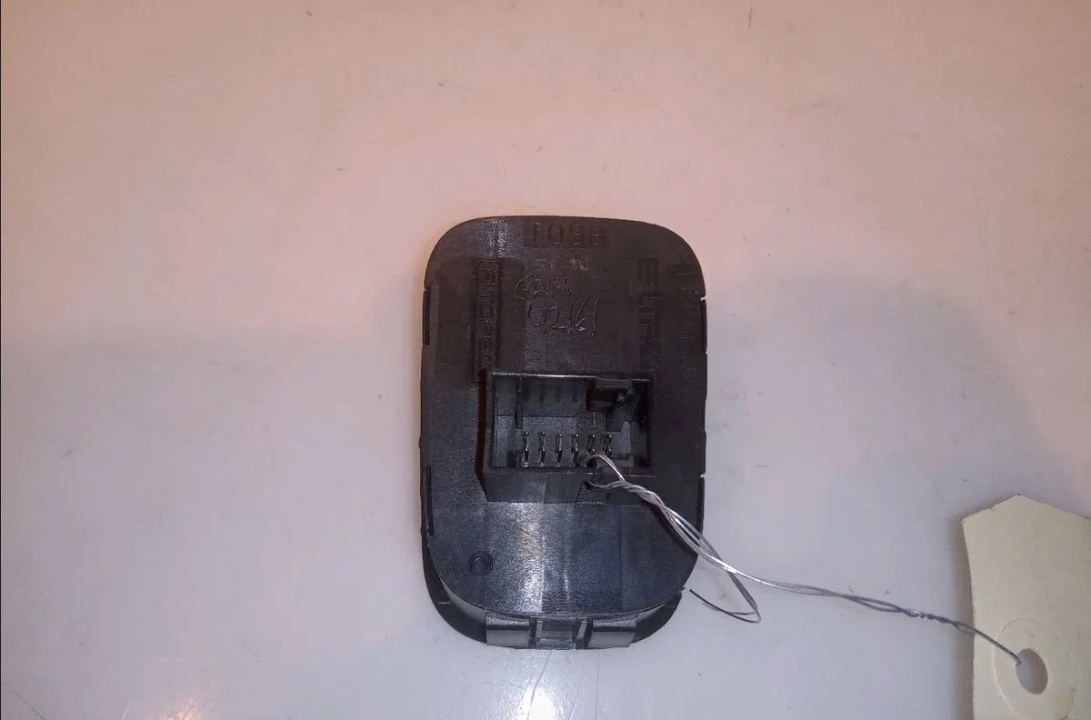 Bouton de warning Peugeot BIPPER TEPEE 1.4 (2008) occasion — photo 2