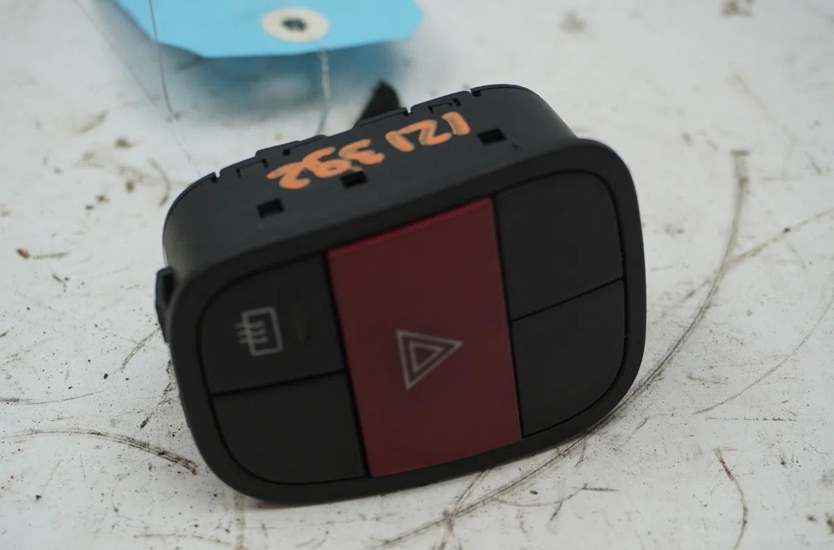Bouton de warning Peugeot BIPPER TEPEE 1.4 hdi (2008) occasion — photo 4