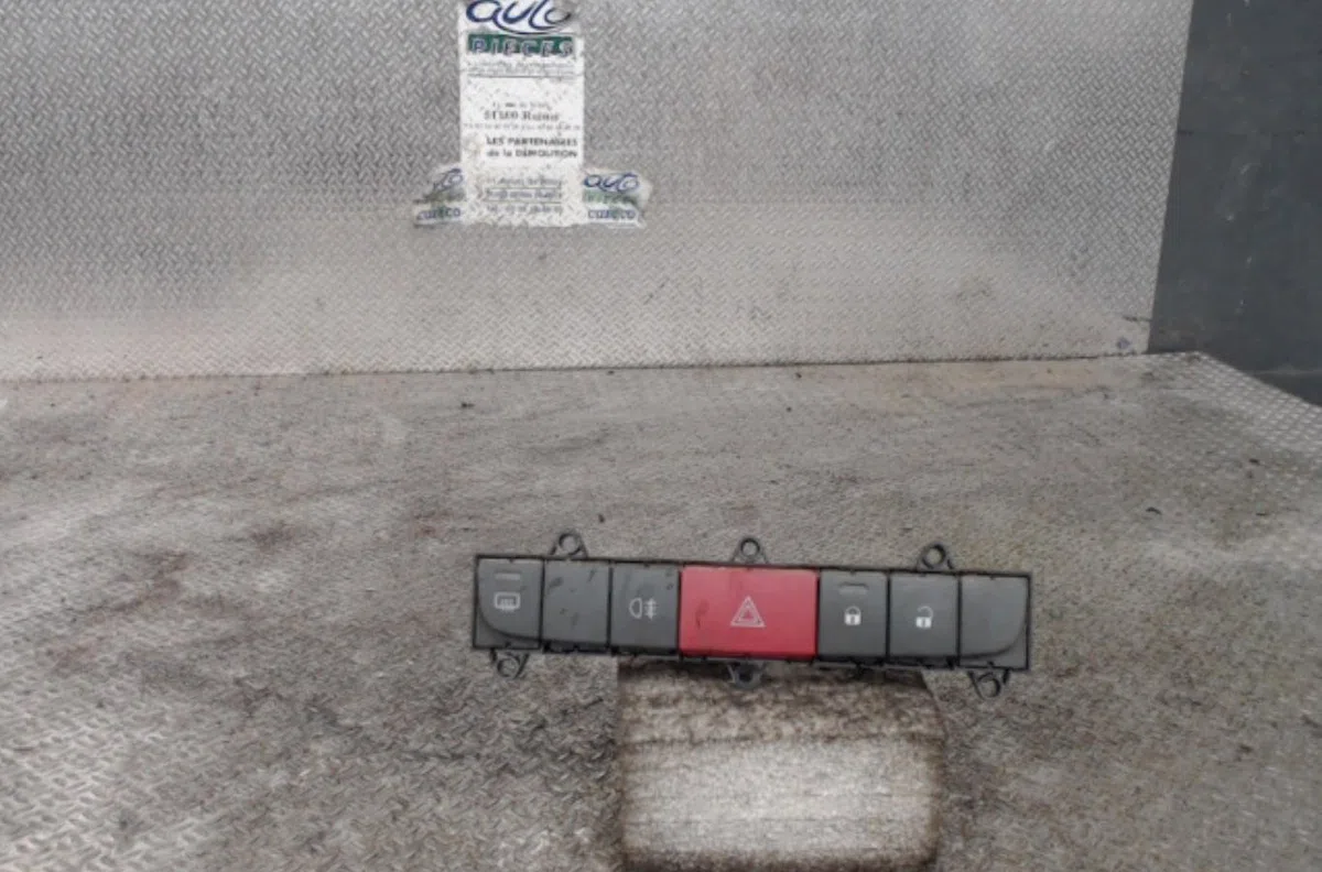 Bouton de warning PEUGEOT BOXER 3 PHASE 1 occasion — photo 2