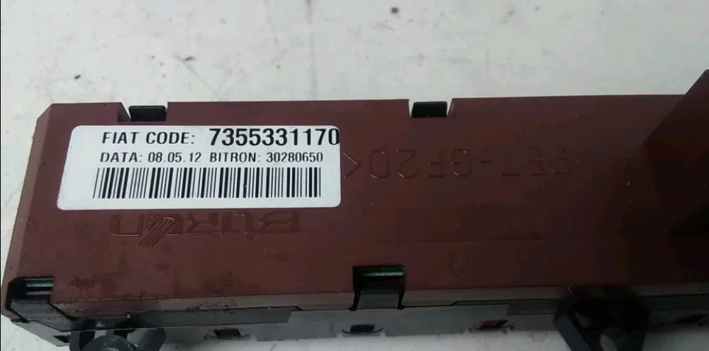 Bouton de warning Peugeot BOXER Camion plate-forme-Châssis 2.2 hdi 110 (2011) occasion — photo 2