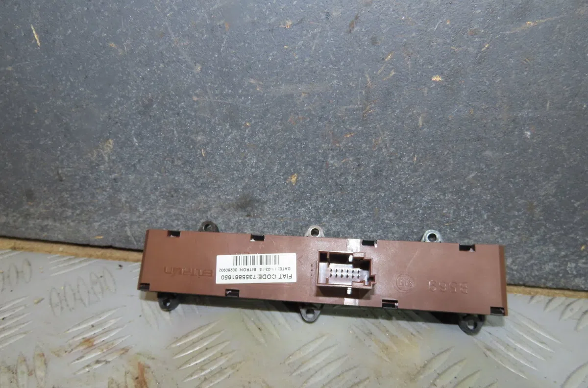 Bouton de warning Peugeot BOXER Camionnette 2.2 hdi 130 (2011) occasion — photo 2