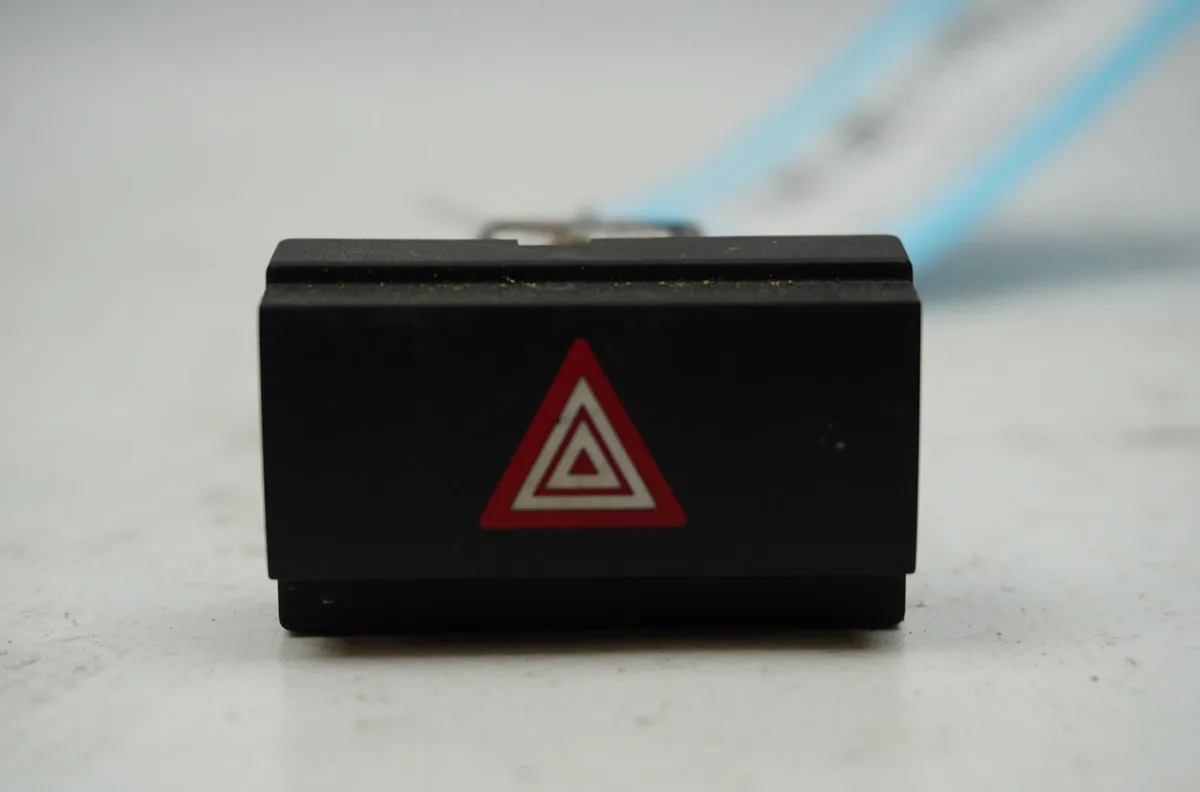 Bouton de warning Peugeot EXPERT Camionnette (V_) 1.5 bluehdi 120 (2018) occasion