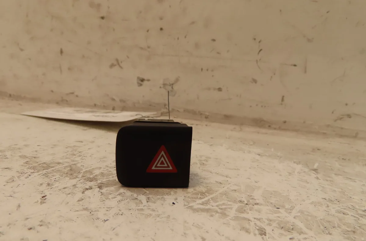 Bouton de warning Peugeot PARTNER Camionnette-Monospace (K9) 1.5 bluehdi 130 (2018) occasion