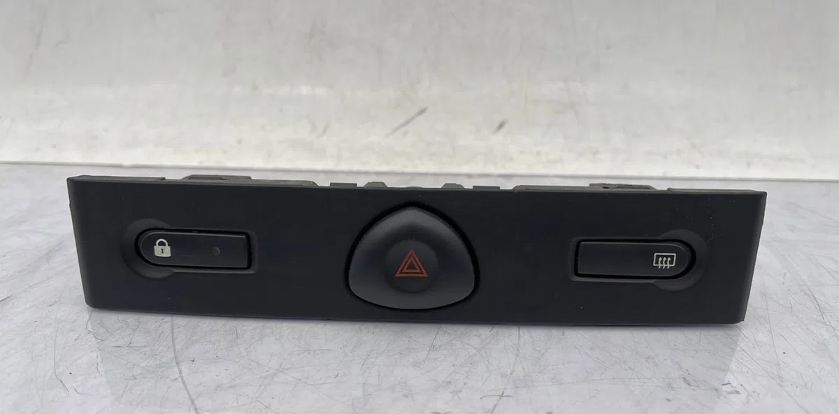 Bouton de warning RENAULT CLIO 2 CAMPUS PHASE 1 occasion — photo 2