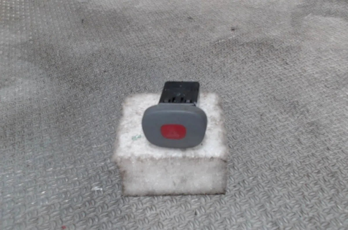 Bouton de warning RENAULT CLIO 2  CLIO 2 PHASE 1 occasion — photo 2