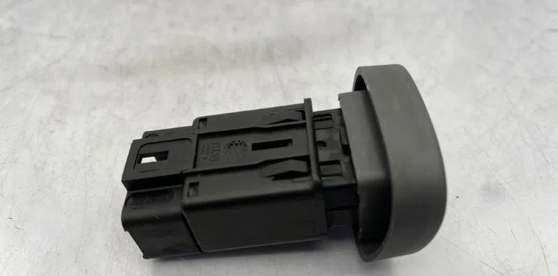 Bouton de warning RENAULT CLIO 2 PHASE 1 occasion — photo 4