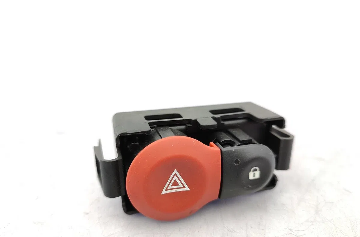 Bouton de warning RENAULT CLIO 3 PHASE 1 occasion — photo 3