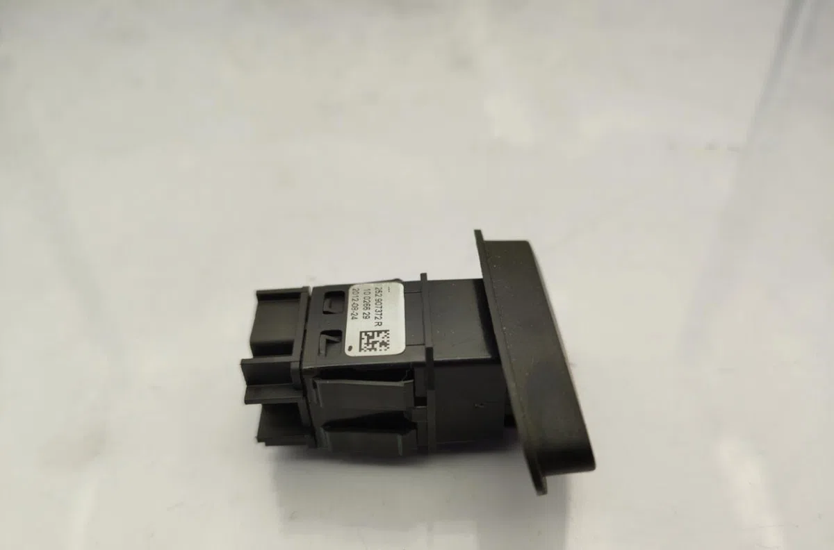 Bouton de warning RENAULT CLIO 4 PHASE 1 occasion — photo 2