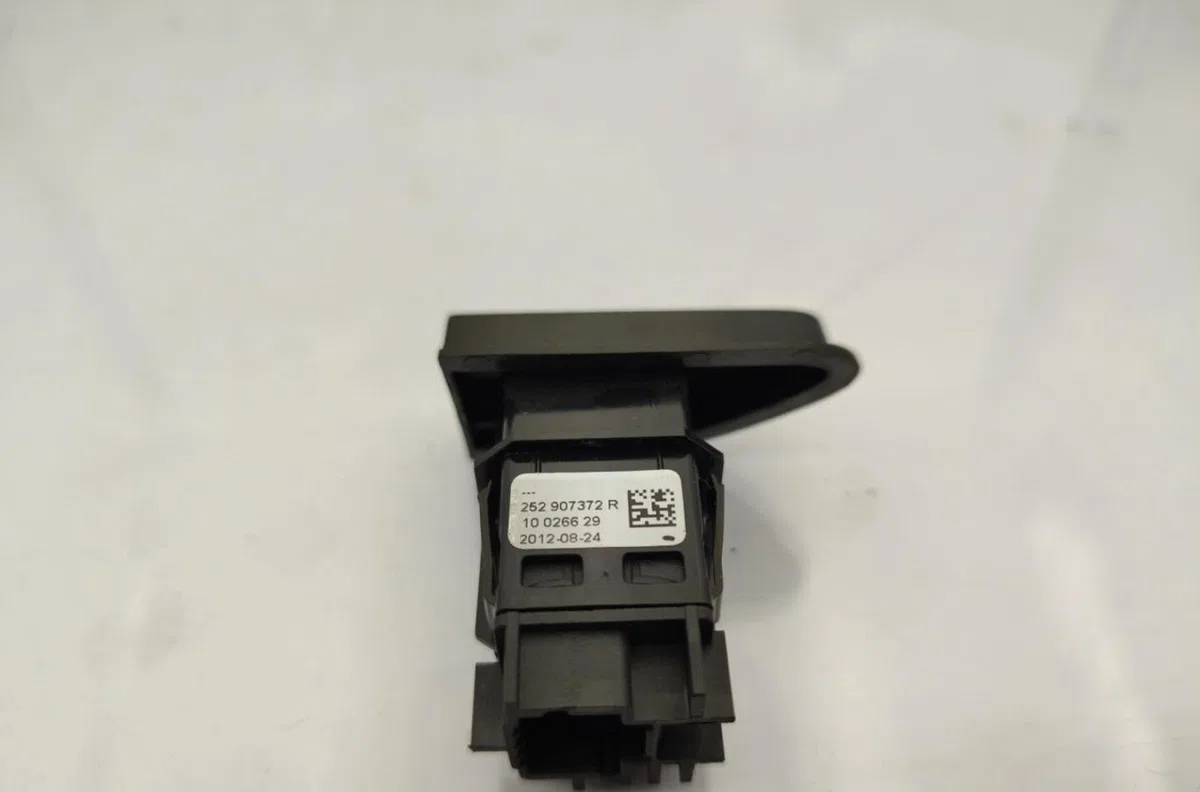 Bouton de warning RENAULT CLIO 4 PHASE 1 occasion — photo 3