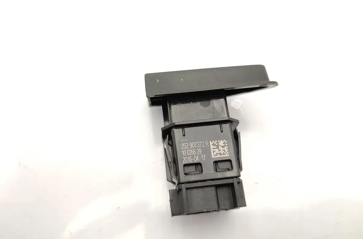 Bouton de warning RENAULT CLIO 4 PHASE 2 occasion — photo 3