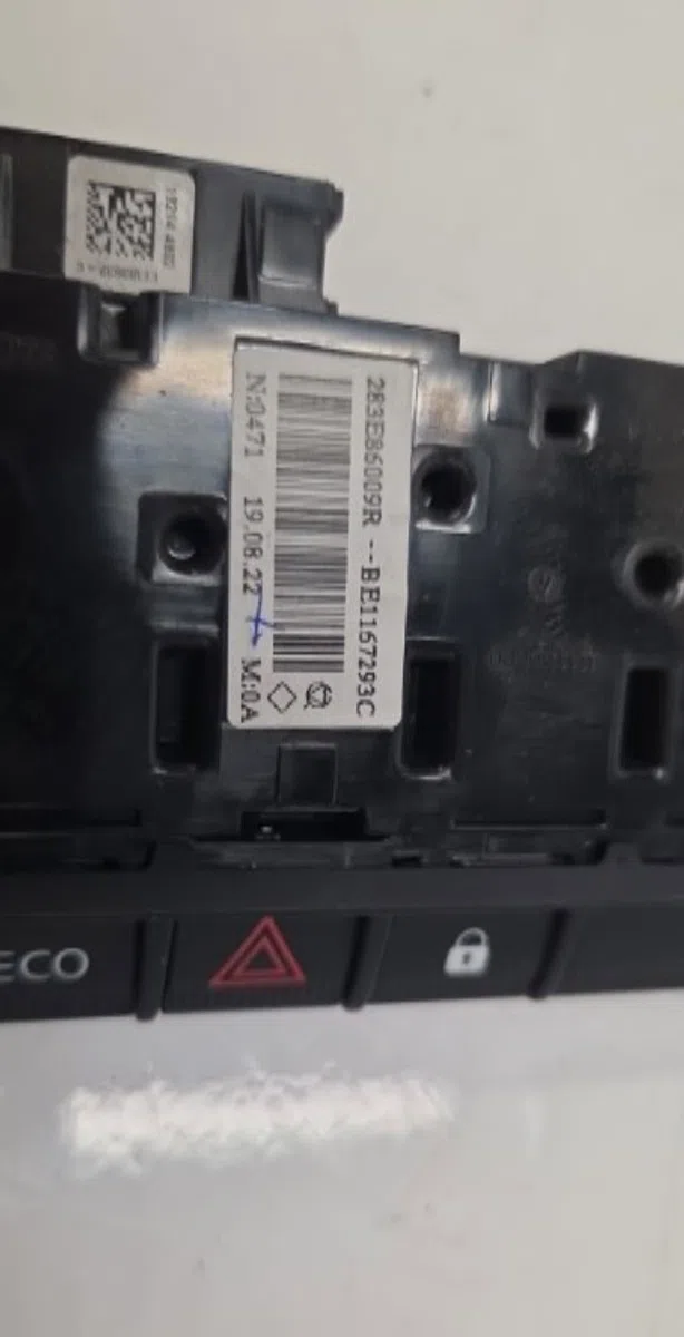Bouton de warning RENAULT CLIO 5 PHASE 1 occasion — photo 2