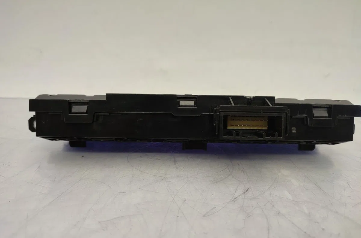 Bouton de warning RENAULT CLIO 5 PHASE 1 occasion — photo 3