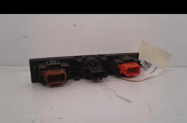 Bouton de warning Renault CLIO II (BB_, CB_) 1.2 16v (bb05, bb0w, bb11, bb27, bb2t, bb2u, bb2v, cb05,... (2001-2016) 3 p