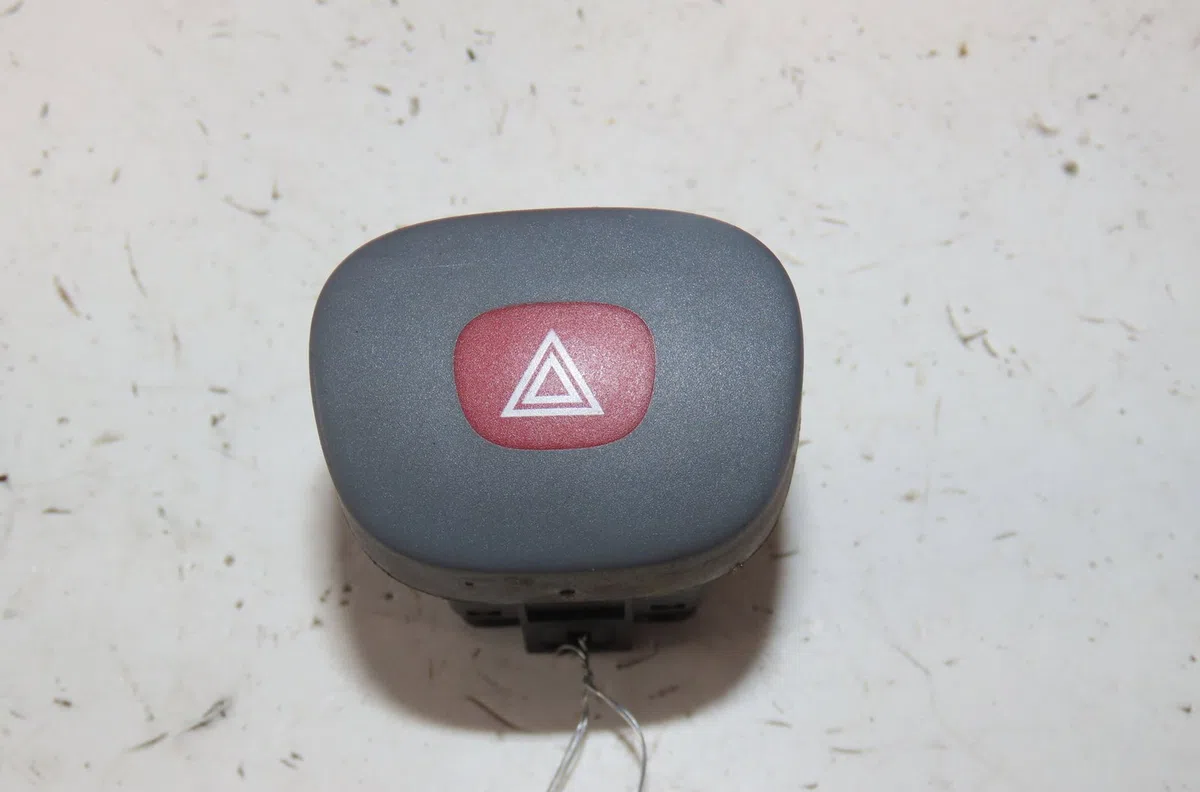 Bouton de warning Renault CLIO II (BB_, CB_) 1.2 (bb0a, bb0f, bb10, bb1k, bb28, bb2d, bb2h, cb0a,... (1998-2010) 5 portes occasion — photo 3