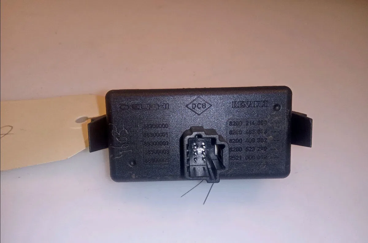 Bouton de warning Renault CLIO III (BR0-1, CR0-1) 1.2 16v (br0p, cr0p) (2007-2014) occasion
