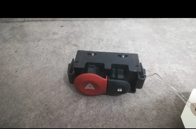 Bouton de warning Renault CLIO III (BR0-1, CR0-1) 1.5 dci (2010-2014) 5 portes occasion