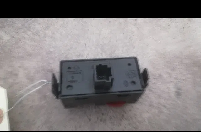 Bouton de warning Renault CLIO III (BR0-1, CR0-1) 1.5 dci (2010-2014) 5 portes occasion — photo 2