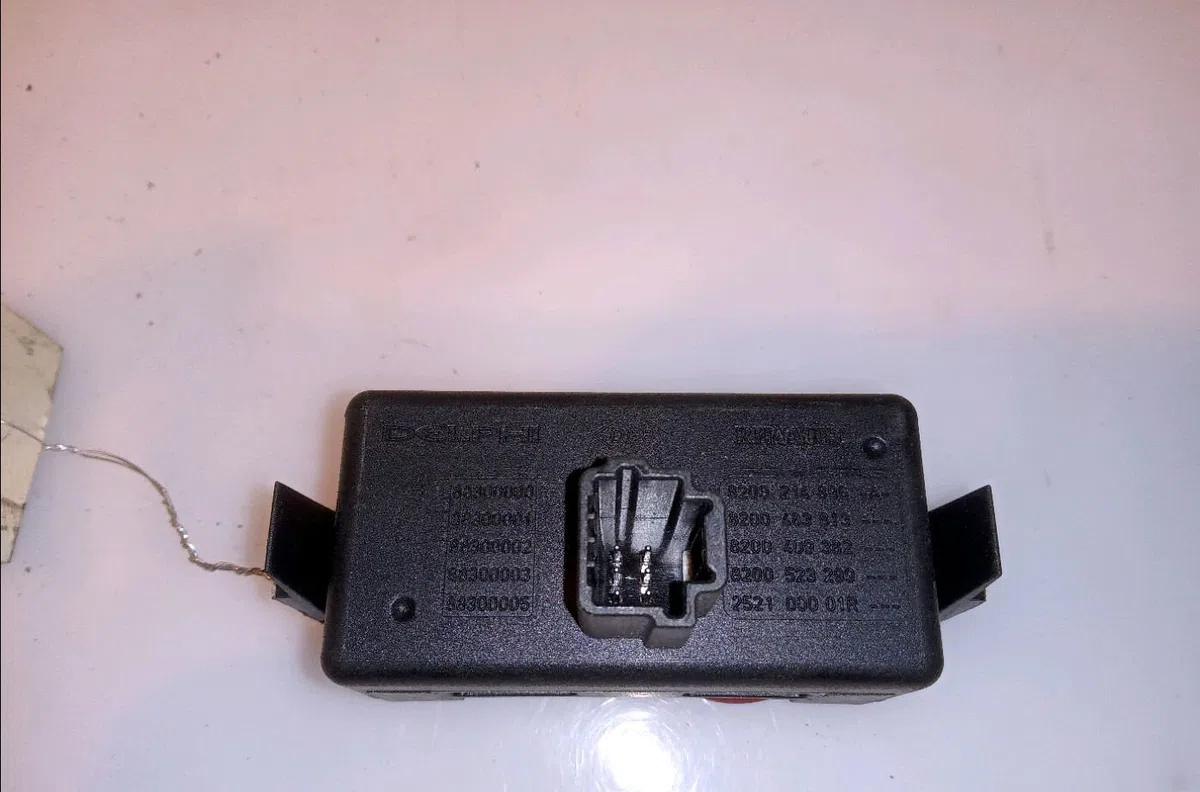 Bouton de warning Renault CLIO III (BR0-1, CR0-1) 1.5 dci (br17, cr17) (2005-2012) 5 portes occasion — photo 2