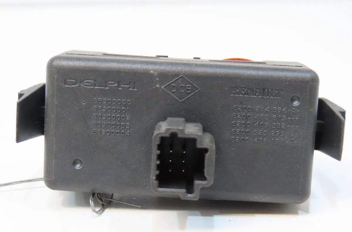 Bouton de warning Renault CLIO III (BR0-1, CR0-1) 1.5 dci (c-br0g, c-br1g) (2005-2012) 5 portes occasion — photo 2