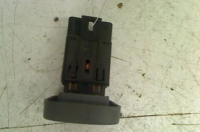 Bouton de warning RENAULT CLIO occasion — photo 2