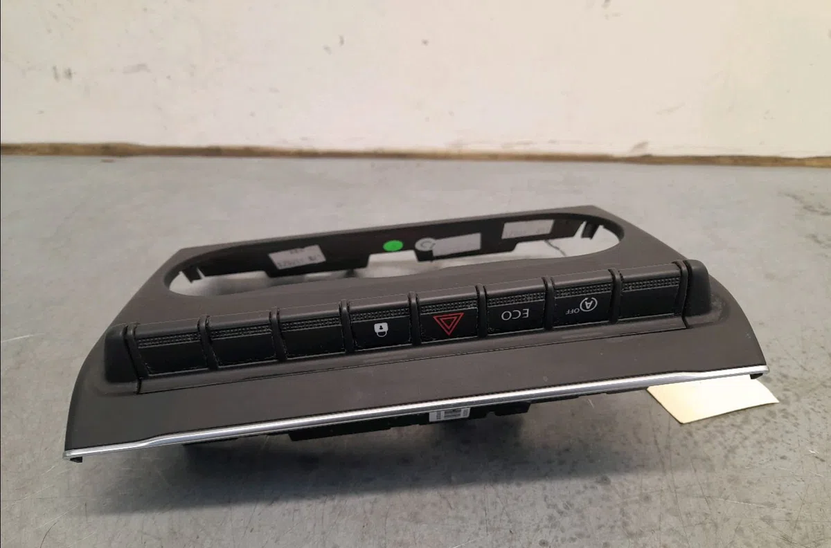 Bouton de warning Renault CLIO V (B7_) 1.0 tce 100 (b7mt) (2019) occasion — photo 2