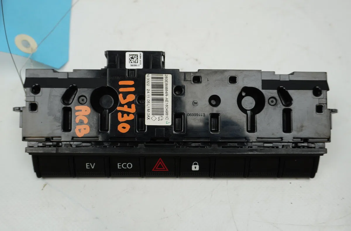 Bouton de warning Renault CLIO V (B7_) 1.6 e-tech 145 (b7mu) (2022) occasion — photo 2