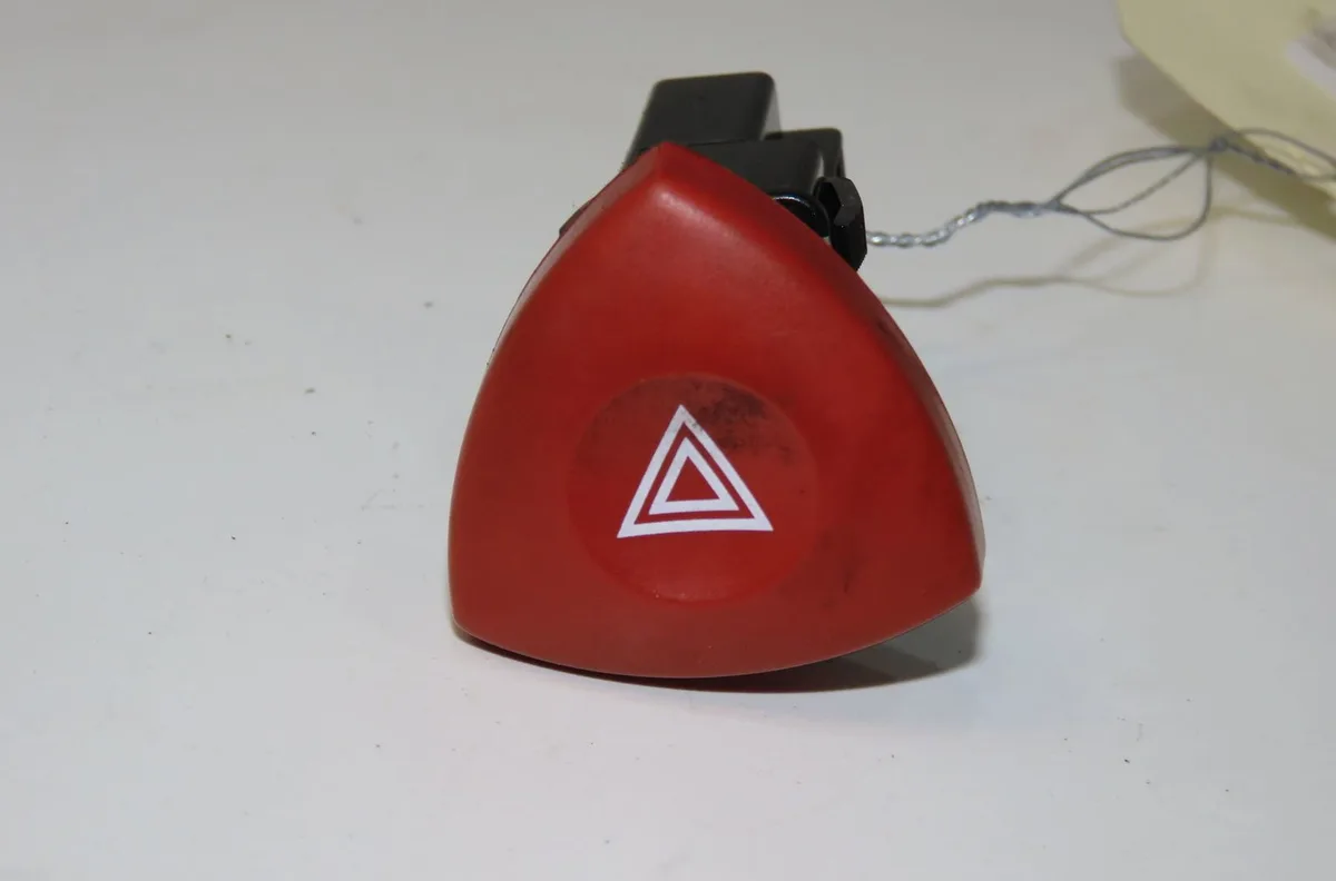 Bouton de warning Renault ESPACE IV (JK0-1_) 2.0 dci (jk01, jk02, jk1j, jk1k, jk1h) (2006) occasion