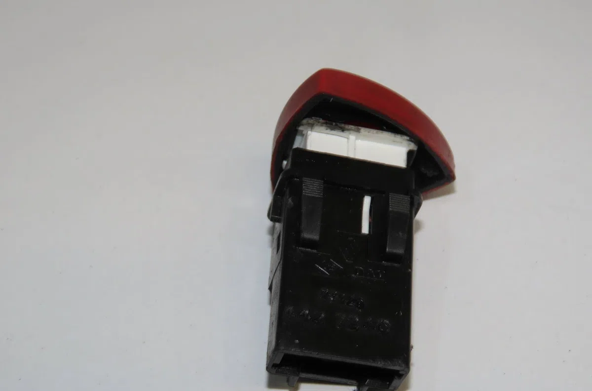Bouton de warning Renault ESPACE IV (JK0-1_) 2.0 dci (jk03, jk04, jk1c, jk1g, jk1j, jk1k) (2006) 5 portes occasion — photo 2