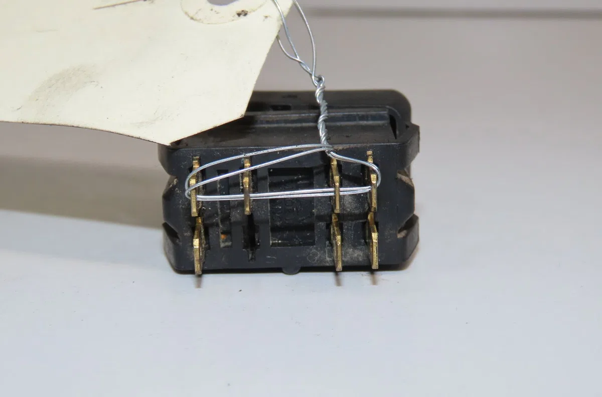 Bouton de warning Renault EXPRESS Camionnette-Monospace (F40_, G40_) 1.6 d (f404) (1986-1998) occasion — photo 3