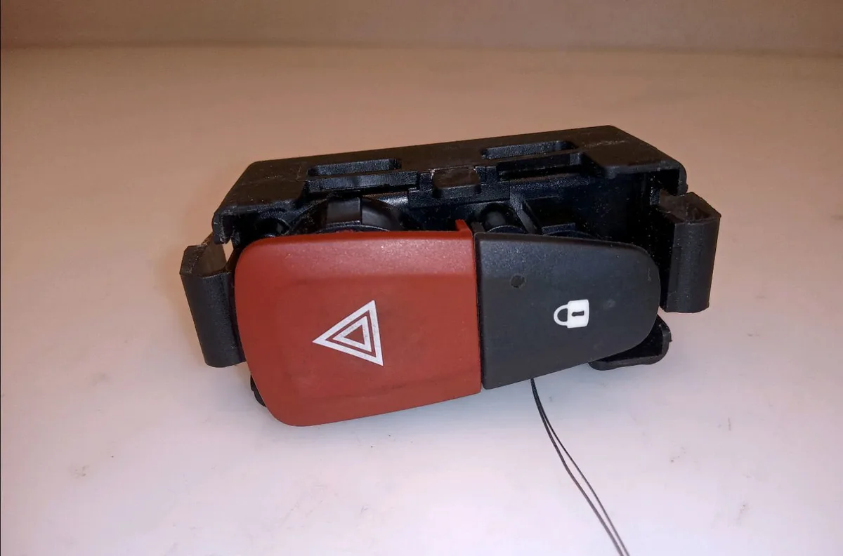 Bouton de warning Renault GRAND SCÉNIC III (JZ0-1_) 1.6 dci (jz00, jz12) (2011) 5 portes occasion