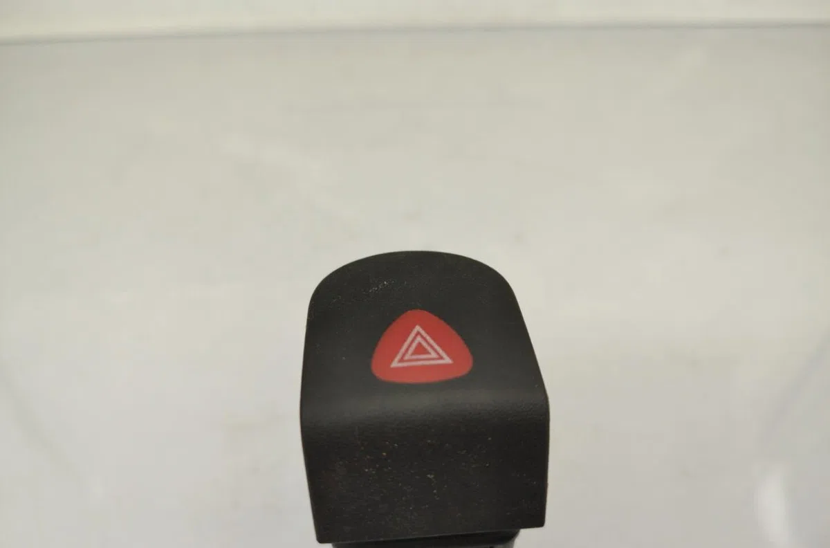 Bouton de warning RENAULT KANGOO 1 PHASE 2 occasion — photo 4