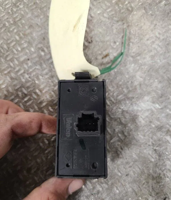 Bouton de warning RENAULT KANGOO 2  KANGOO 2 PHASE 1 occasion — photo 2