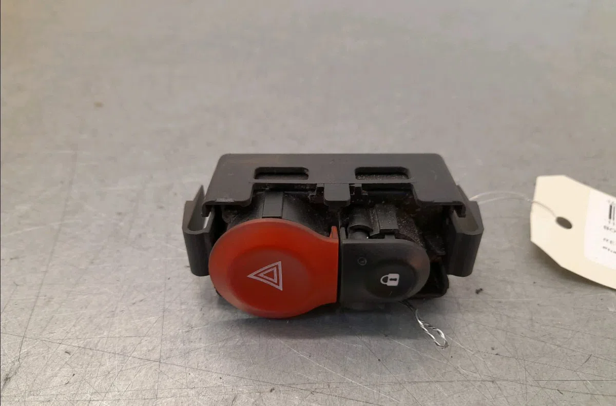 Bouton de warning Renault KANGOO Express (FW0-1_) 1.5 dci 70 (fw0a, kw0v) (2008) 4 portes occasion — photo 2