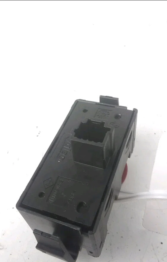 Bouton de warning Renault KANGOO Express (FW0-1_) 1.5 dci 75 (fw07, fw10, fw04) (2010) 4 portes occasion — photo 2