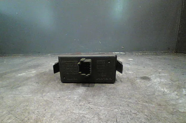 Bouton de warning Renault KANGOO Express (FW0-1_) 1.5 dci 85 (fw0k, fw0l, fw0b) (2008) occasion — photo 2