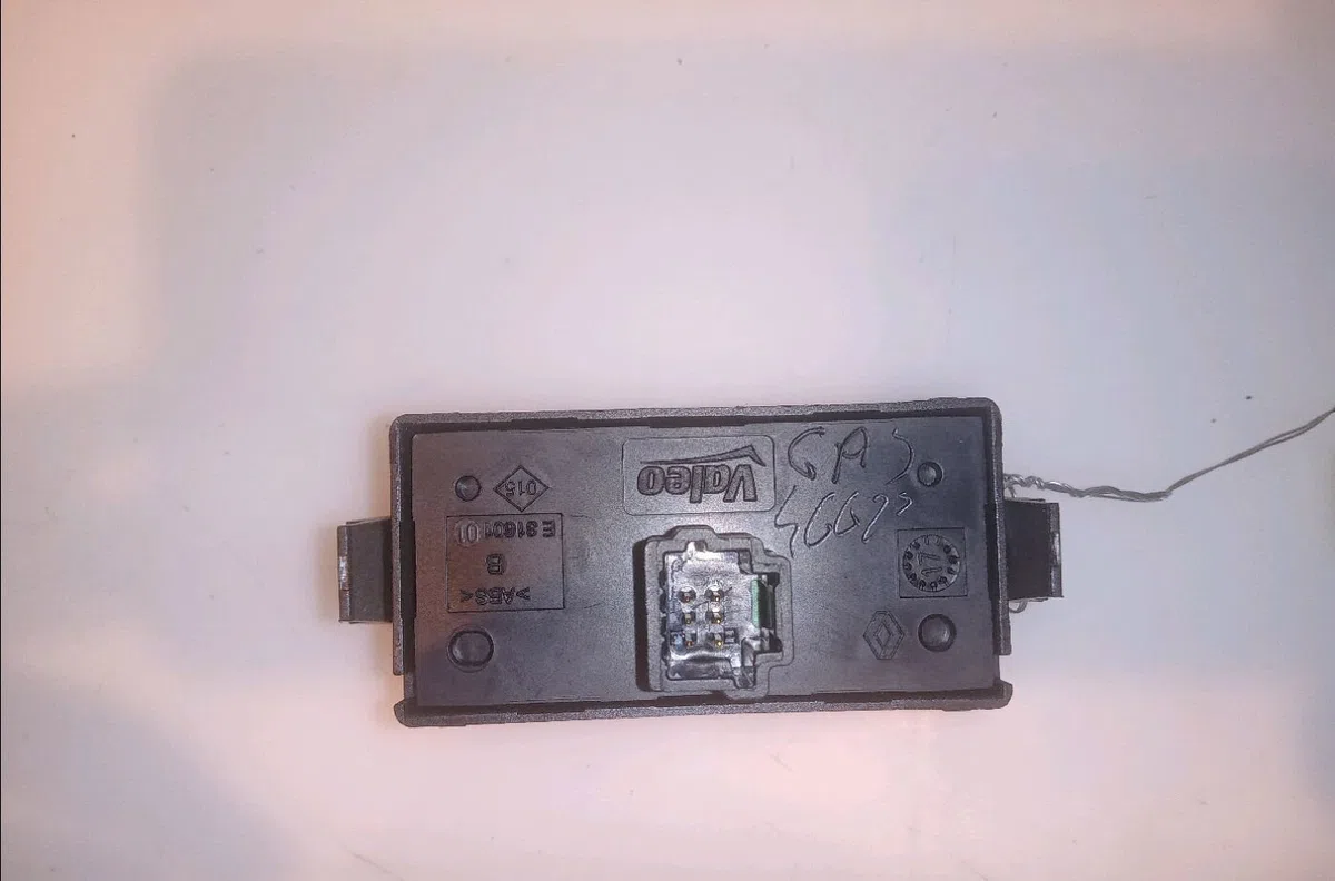 Bouton de warning Renault KANGOO Express (FW0-1_) 1.5 dci 90 (fw0g, fw05, fw08, fw11) (2009) 4 portes occasion — photo 2