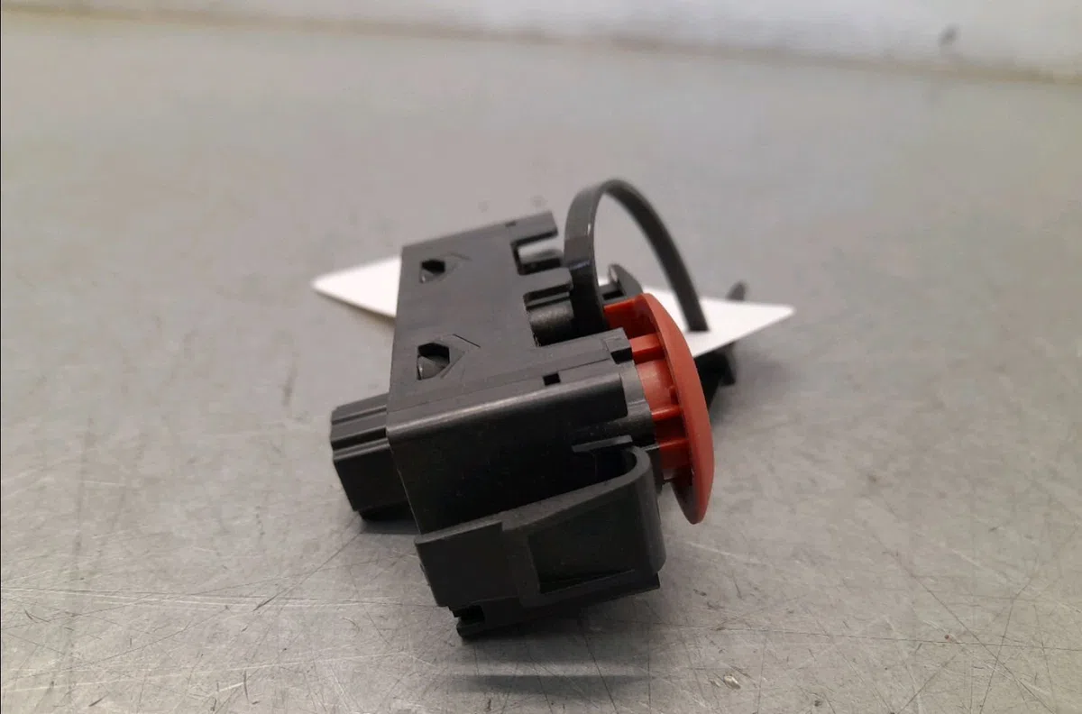 Bouton de warning Renault KANGOO - GRAND KANGOO II (KW0-1_) 1.5 dci 110 (kw0c, kw0h) (2010) occasion