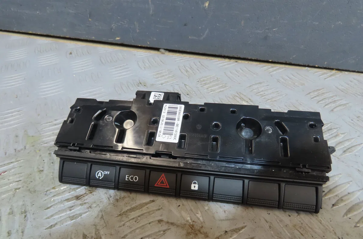 Bouton de warning Renault KANGOO III Monospace Blue dci 95 (kjab) (2021) occasion