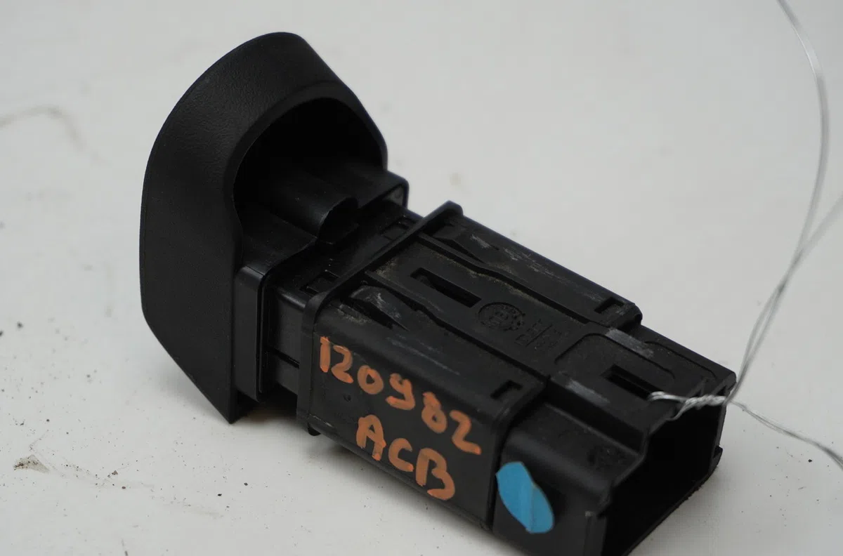 Bouton de warning Renault KANGOO (KC0-1_) 1.2 16v (kc05, kc06, kc03, kc0t, kc0w, kc1d) (2001) occasion — photo 3