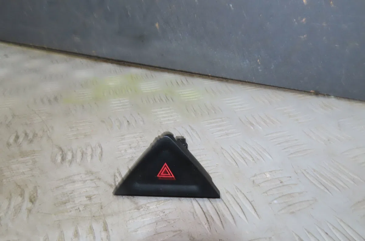 Bouton de warning Renault KOLEOS I (HY_) 2.0 dci (hy0k) (2008) occasion