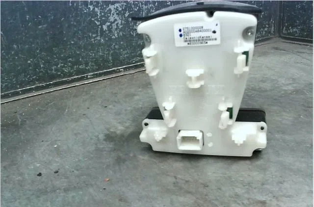 Bouton de warning Renault LAGUNA III (BT0-1) 2.0 dci (bt07, bt0j, bt14, bt1a, bt1s) (2007-2015) 5 portes occasion — photo 2
