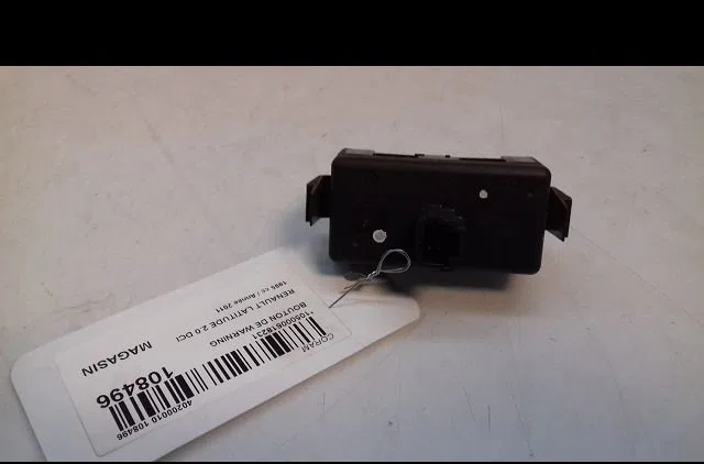 Bouton de warning Renault LATITUDE (L70_) 2.0 dci 150 (l70h) (2011) occasion — photo 2