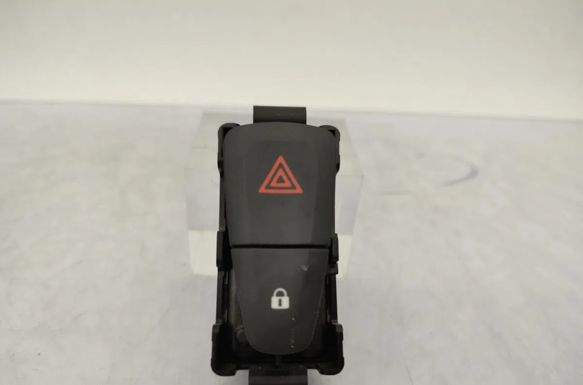 Bouton de warning RENAULT LATITUDE occasion