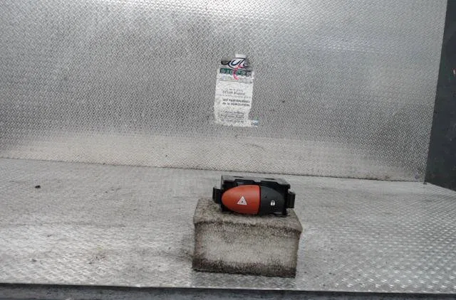 Bouton de warning RENAULT MASTER 3  MASTER 3 PHASE 1 occasion — photo 2