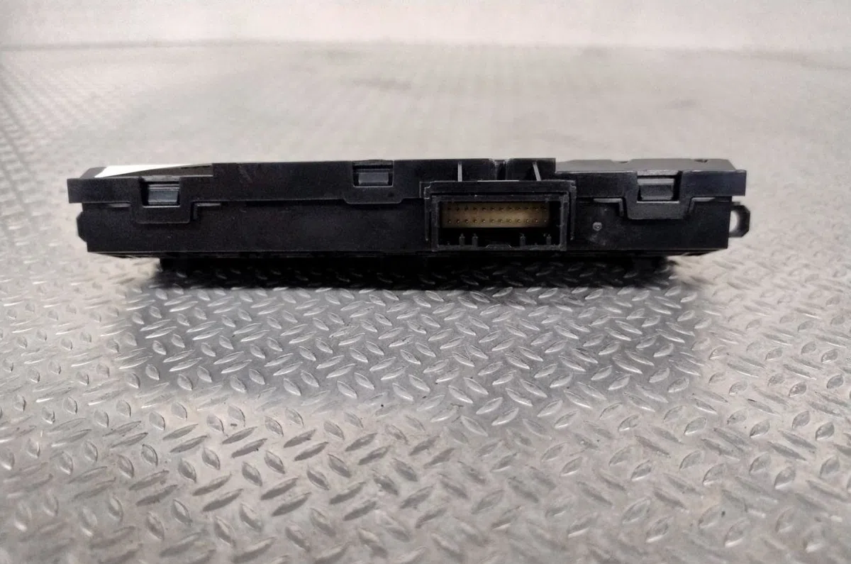 Bouton de warning RENAULT MASTER 3  MASTER 3 PHASE 3 occasion — photo 2