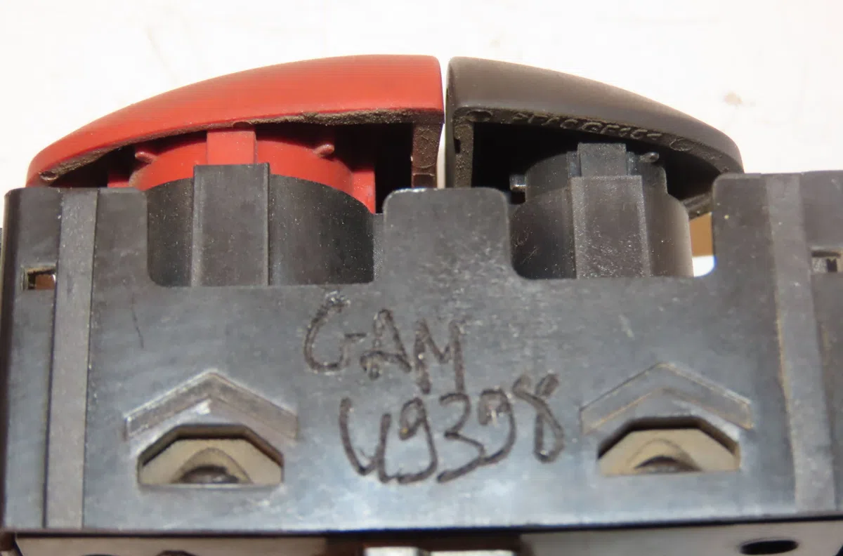 Bouton de warning Renault MASTER III Camionnette (FV) 2.3 dci 145 fwd (fv0e, fv0f, fv0h, fv02, fv0m, fv0s,... (2010) occ