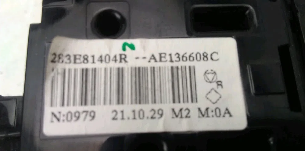 Bouton de warning Renault MASTER III Camionnette (FV) 2.3 dci 150 fwd (fv0f, fv03) (2013) occasion — photo 2