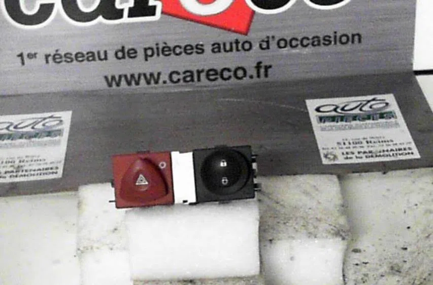 Bouton de warning RENAULT MEGANE 2  MEGANE 2 PHASE 1 occasion — photo 2
