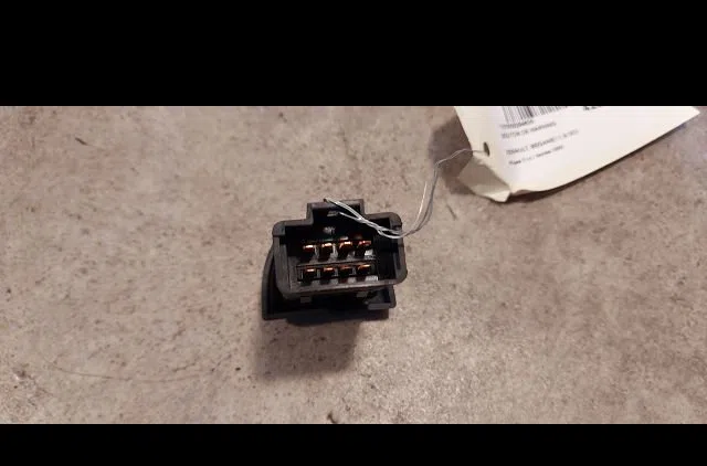 Bouton de warning Renault MEGANE I (BA0-1_) 1.9 dci (ba05, ba1f) (2001-2003) occasion — photo 2